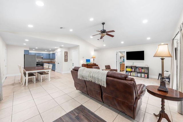 32 7th Avenue 120, Shalimar, FL 32579