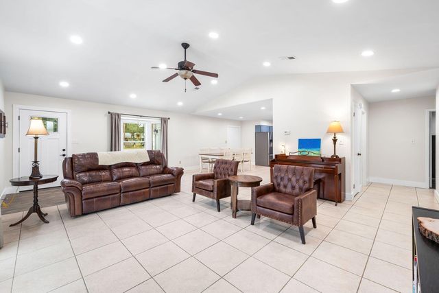 32 7th Avenue 120, Shalimar, FL 32579