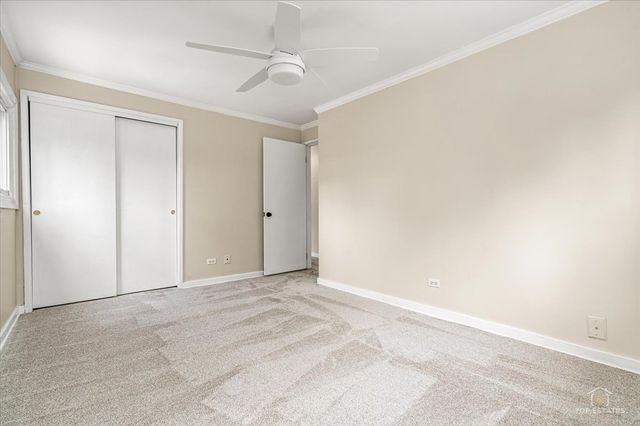 402 N Douglas Avenue 402, Villa Park, IL 60181