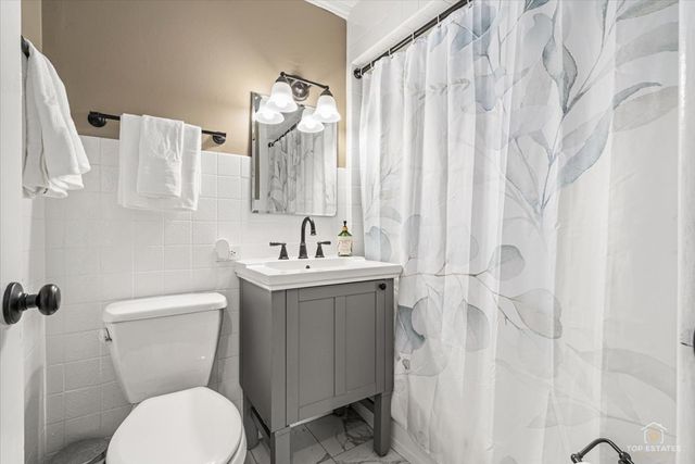 402 N Douglas Avenue 402, Villa Park, IL 60181