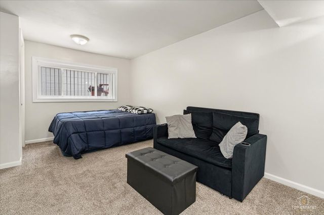 402 N Douglas Avenue 402, Villa Park, IL 60181