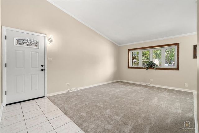 402 N Douglas Avenue 402, Villa Park, IL 60181