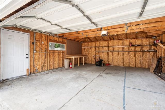 402 N Douglas Avenue 402, Villa Park, IL 60181