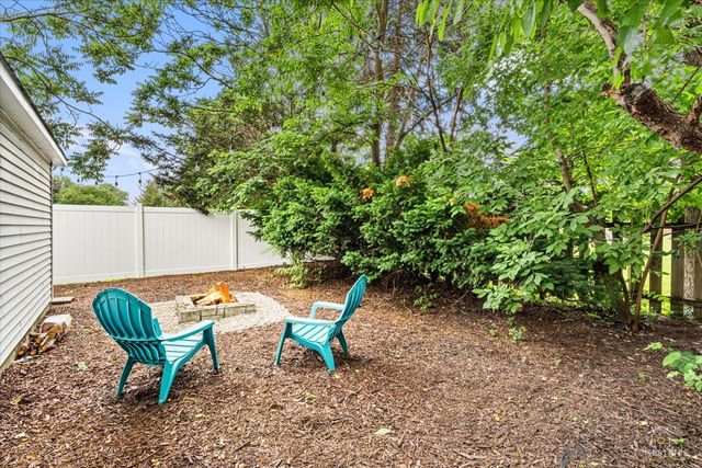 402 N Douglas Avenue 402, Villa Park, IL 60181