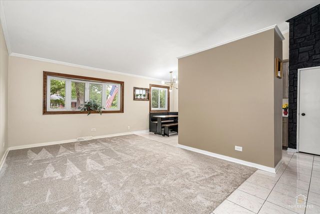 402 N Douglas Avenue 402, Villa Park, IL 60181