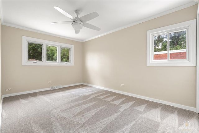 402 N Douglas Avenue 402, Villa Park, IL 60181