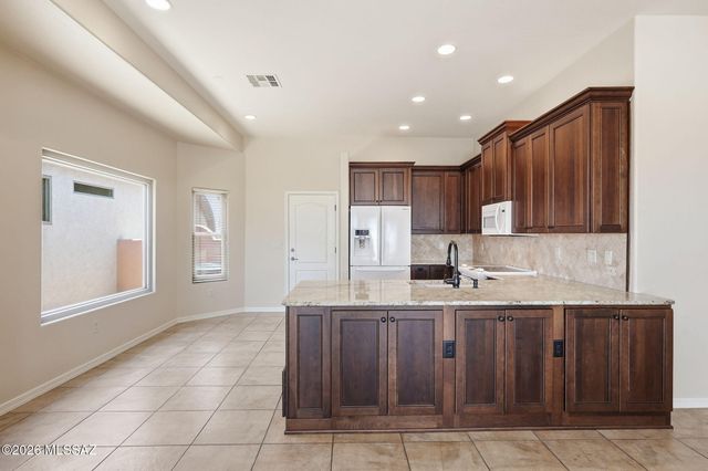 2247 S Vía Alonso, Green Valley, AZ 85614