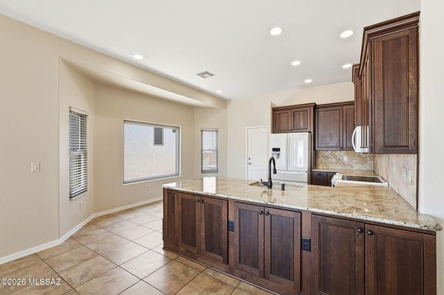 2247 S Vía Alonso, Green Valley, AZ 85614