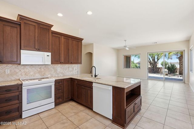 2247 S Vía Alonso, Green Valley, AZ 85614