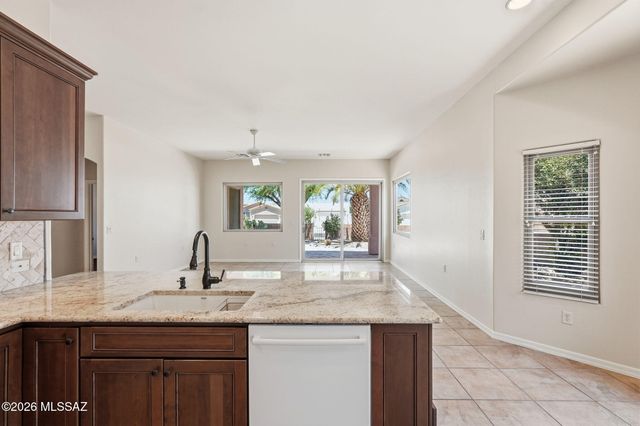 2247 S Vía Alonso, Green Valley, AZ 85614