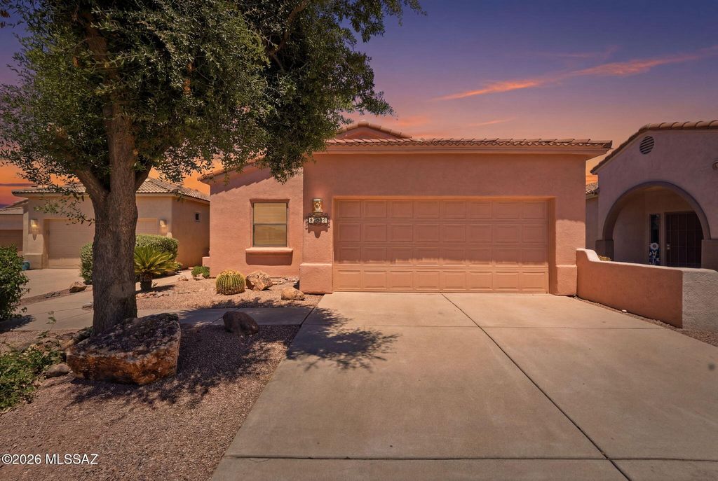 2247 S Vía Alonso, Green Valley, AZ 85614