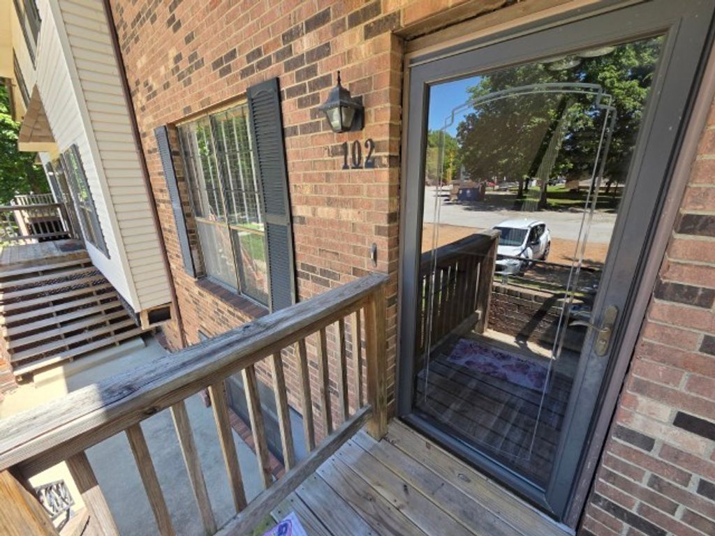 Image 1 of property listing at 102 Halia Crest 102, Mt Vernon, IL 62864