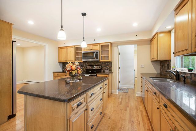 2829 Briarwood Drive, Arlington Heights, IL 60005