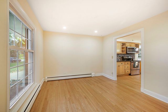 2829 Briarwood Drive, Arlington Heights, IL 60005