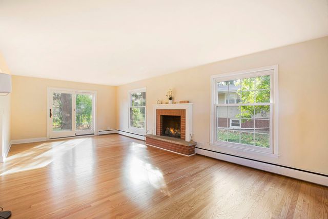 2829 Briarwood Drive, Arlington Heights, IL 60005