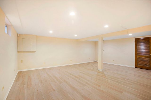 2829 Briarwood Drive, Arlington Heights, IL 60005