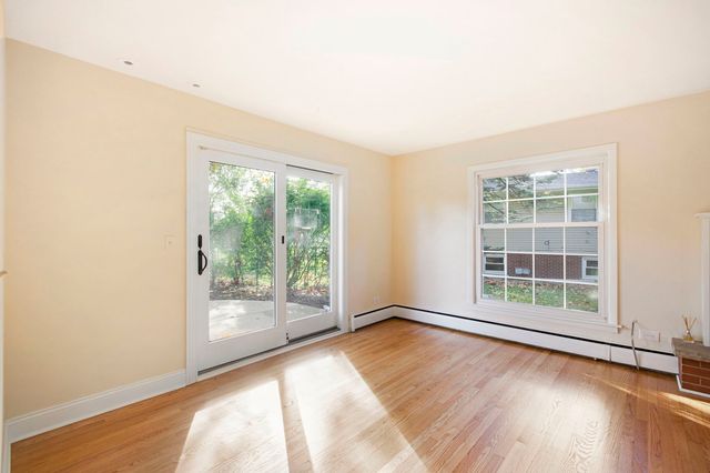 2829 Briarwood Drive, Arlington Heights, IL 60005