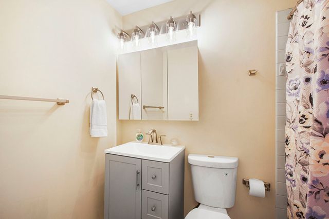 2829 Briarwood Drive, Arlington Heights, IL 60005