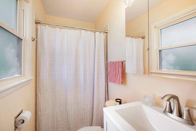 2829 Briarwood Drive, Arlington Heights, IL 60005