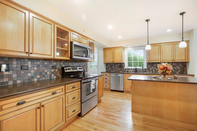 2829 Briarwood Drive, Arlington Heights, IL 60005