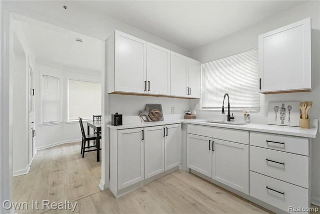 10021 Grayfield, Redford, MI 48239