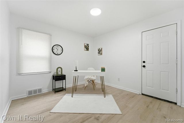 10021 Grayfield, Redford, MI 48239