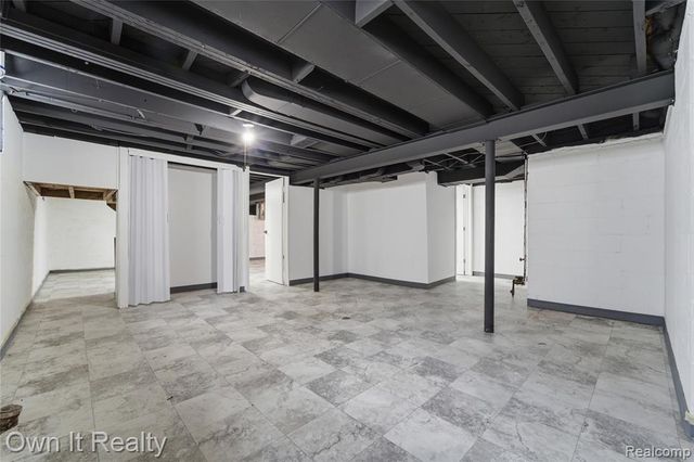 10021 Grayfield, Redford, MI 48239