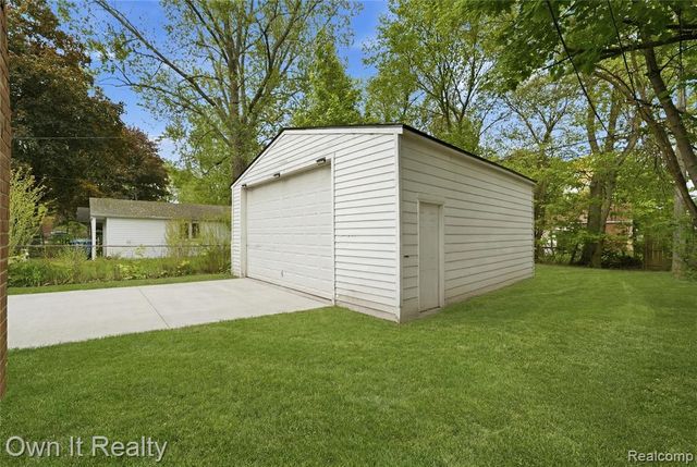 10021 Grayfield, Redford, MI 48239