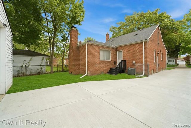 10021 Grayfield, Redford, MI 48239