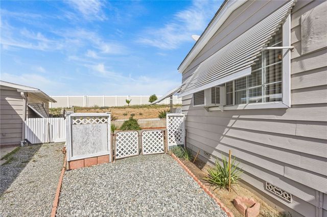 26011 kentia palm dr, Homeland, CA 92548