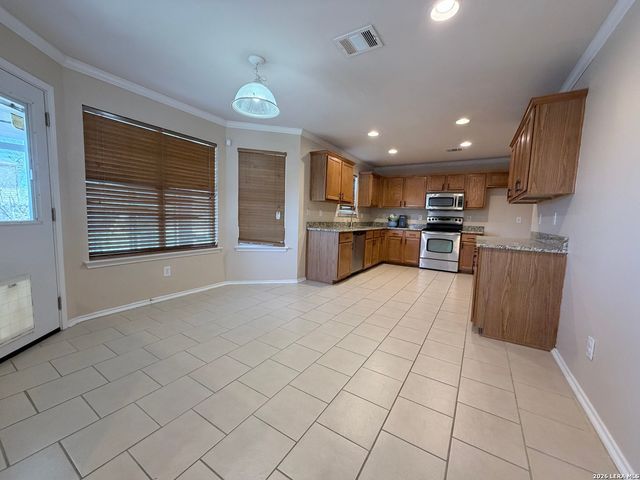 135 Bright Trl, San Antonio, TX 78253