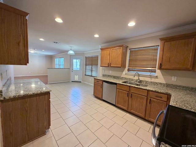 135 Bright Trl, San Antonio, TX 78253