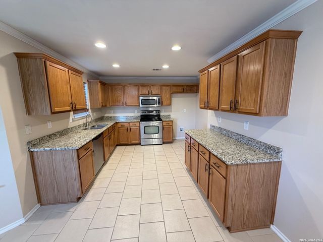 135 Bright Trl, San Antonio, TX 78253