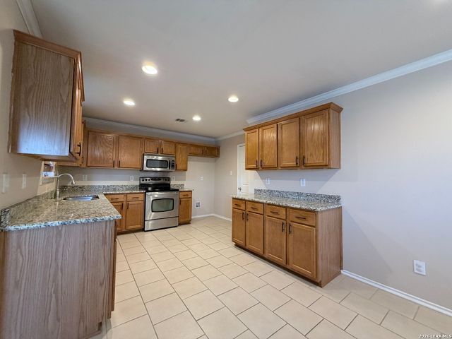 135 Bright Trl, San Antonio, TX 78253