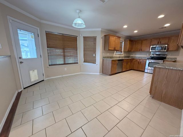 135 Bright Trl, San Antonio, TX 78253