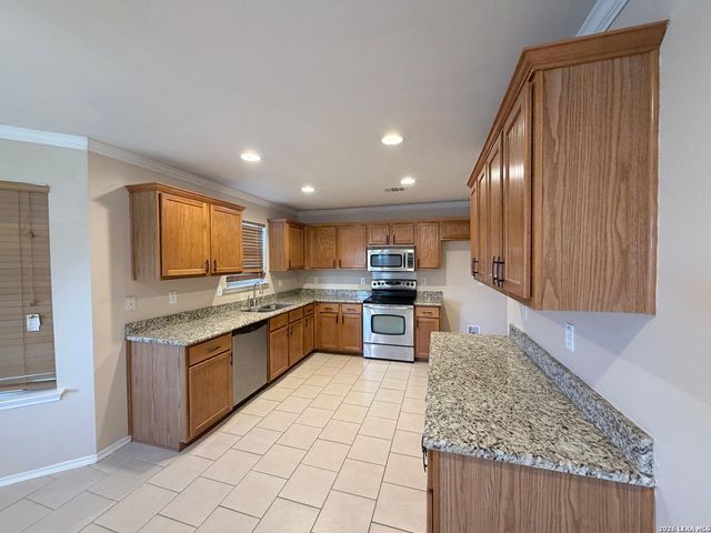 135 Bright Trl, San Antonio, TX 78253