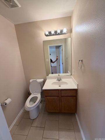 135 Bright Trl, San Antonio, TX 78253