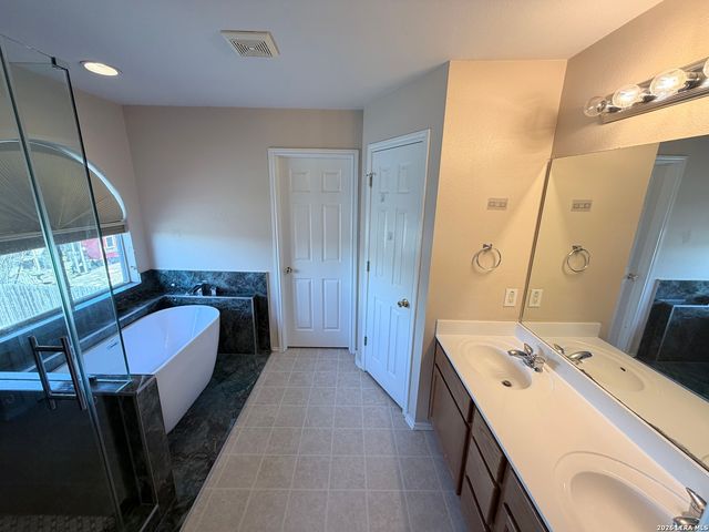 135 Bright Trl, San Antonio, TX 78253