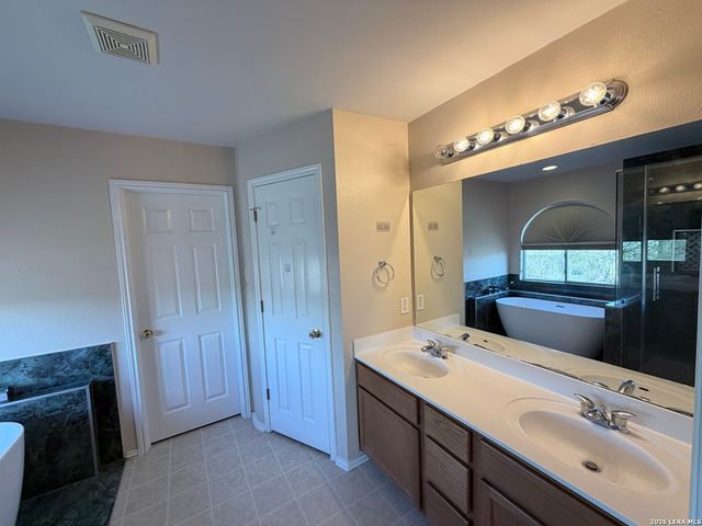 135 Bright Trl, San Antonio, TX 78253