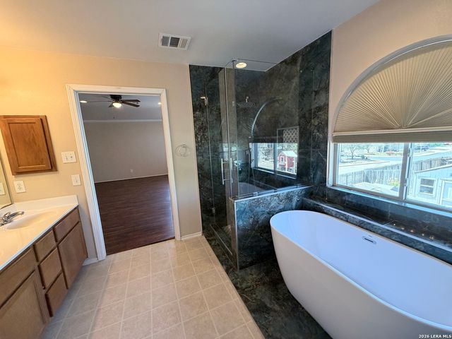 135 Bright Trl, San Antonio, TX 78253