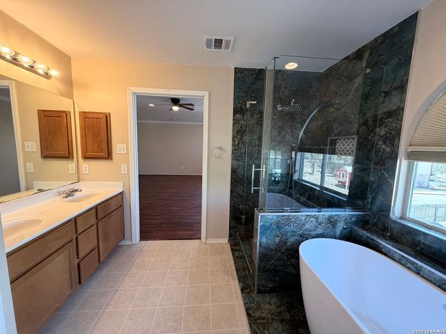 135 Bright Trl, San Antonio, TX 78253