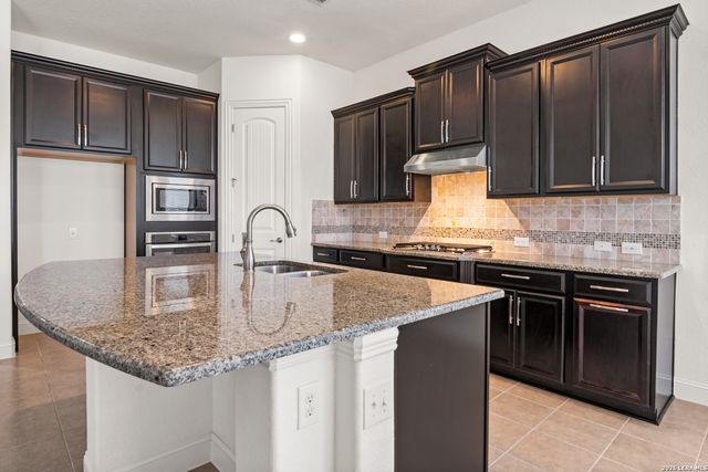 221 ASPEN DR, Boerne, TX 78006