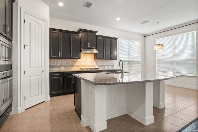 221 ASPEN DR, Boerne, TX 78006