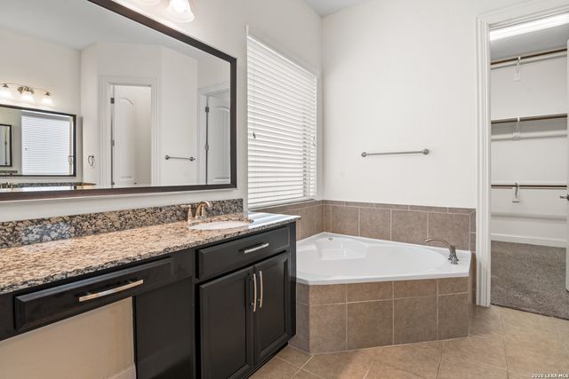 221 ASPEN DR, Boerne, TX 78006