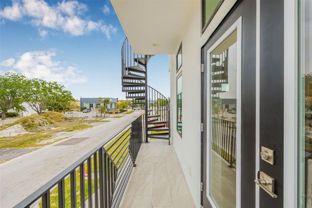 8615 5TH STREET N, St Petersburg, FL 33702