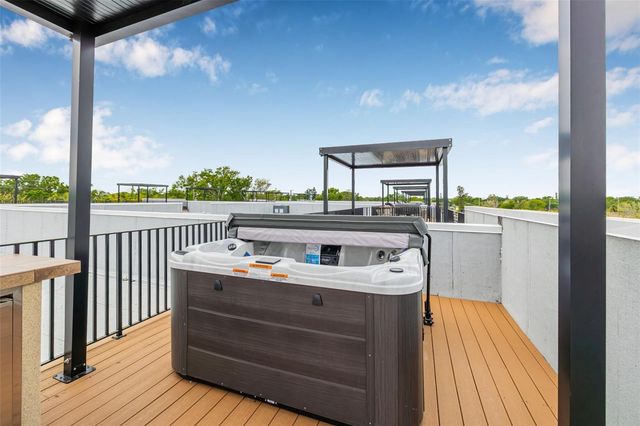 8615 5TH STREET N, St Petersburg, FL 33702