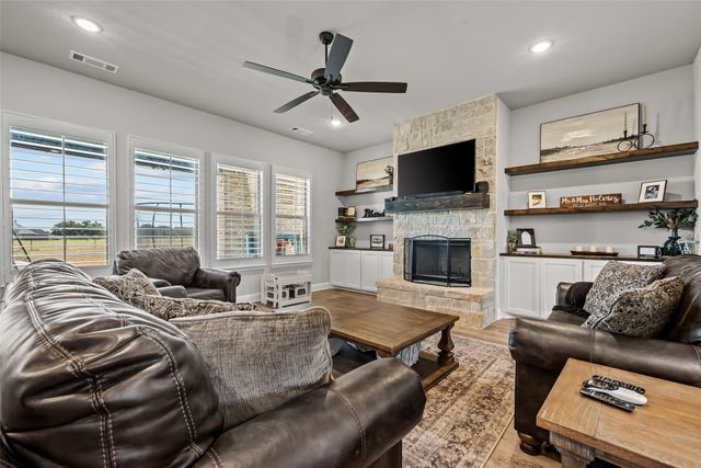 953 County Road 4764, Boyd, TX 76023