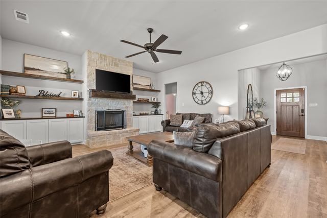 953 County Road 4764, Boyd, TX 76023