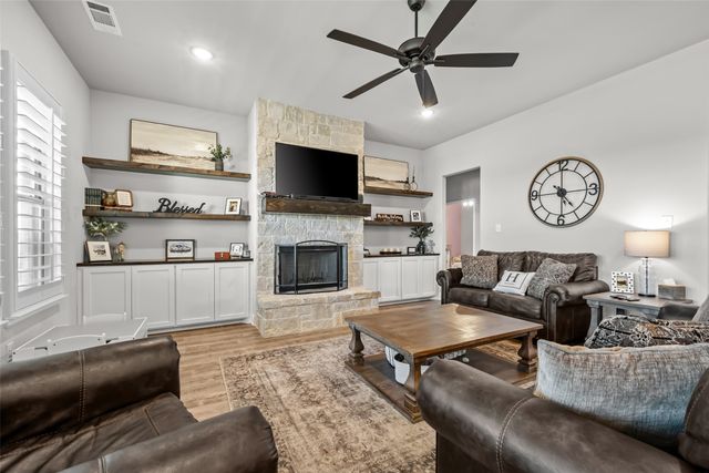 953 County Road 4764, Boyd, TX 76023