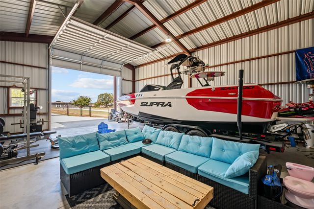 953 County Road 4764, Boyd, TX 76023